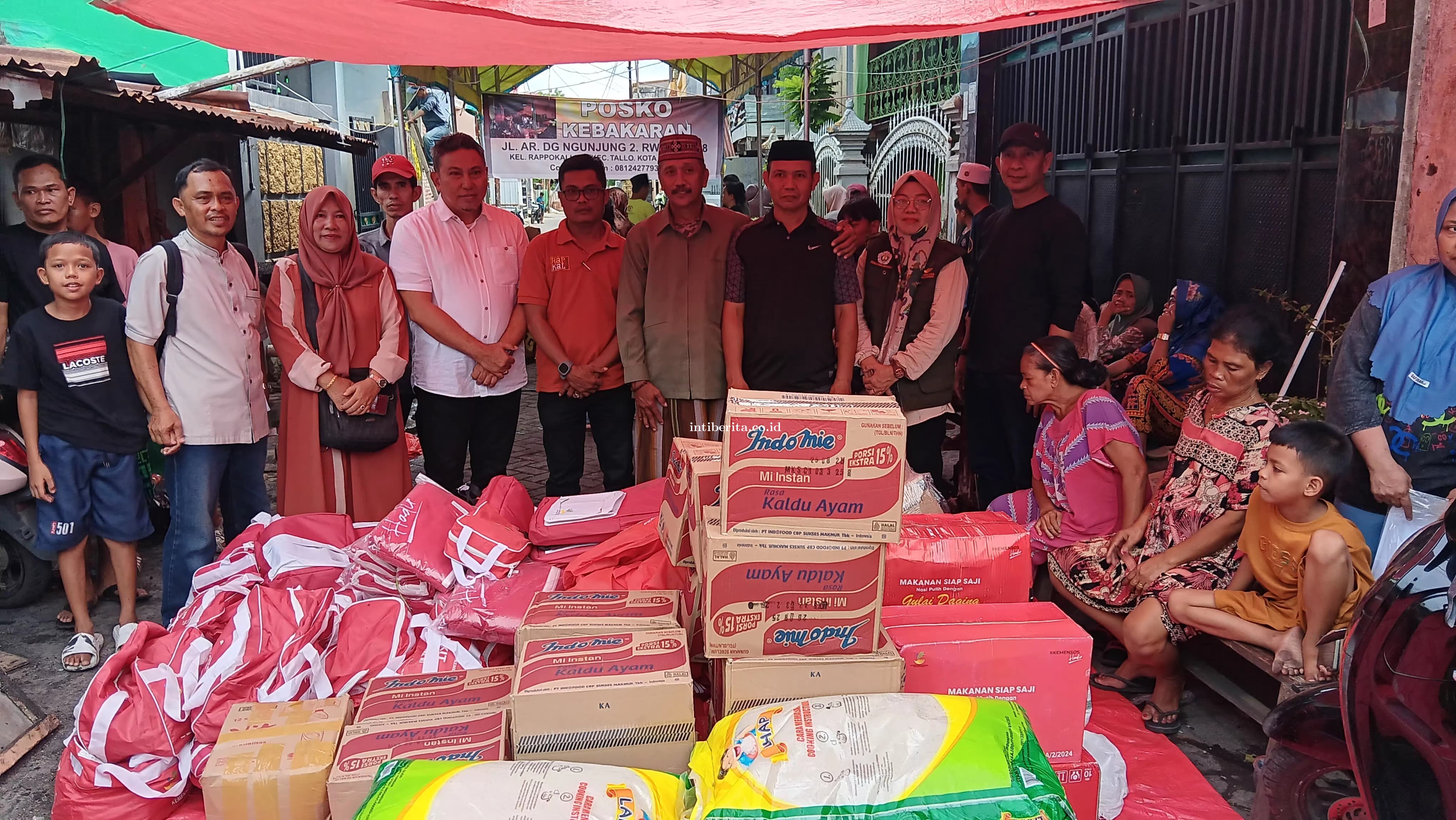 Reaksi Cepat, Dinsos Sulsel Memberikan Bantuan Dua Titik Bencana di Makassar