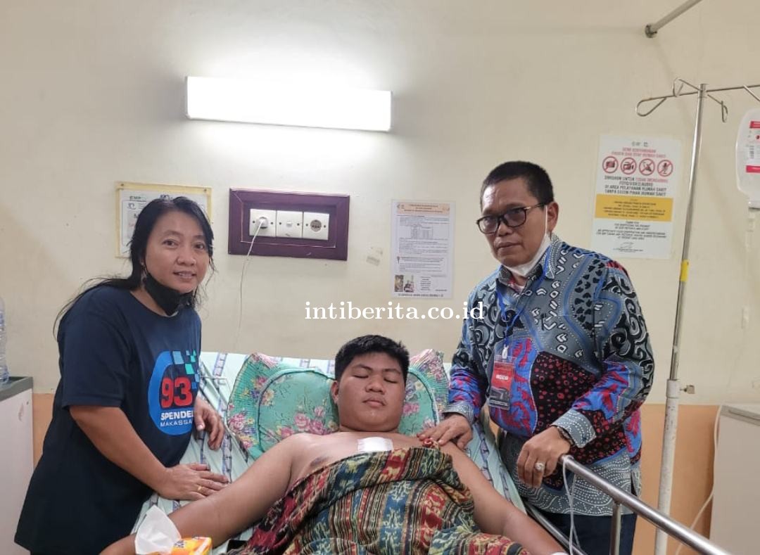 Kadis Pendidikan Kota Makassar Jenguk Korban Pembusuran Siswa SMPN 8 Makassar 